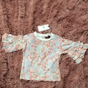 Cute floral shirt with ruffled sleeve 18M
